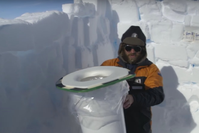 Как устроены туалеты в Антарктиде и где полярники справляют нужду