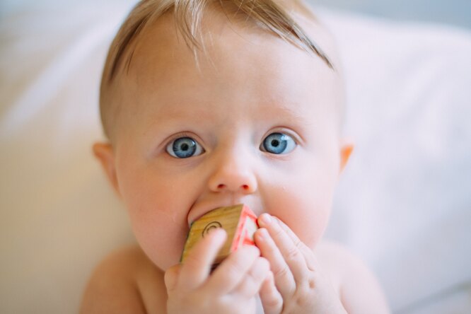 Почему у младенцев меняется цвет глаз