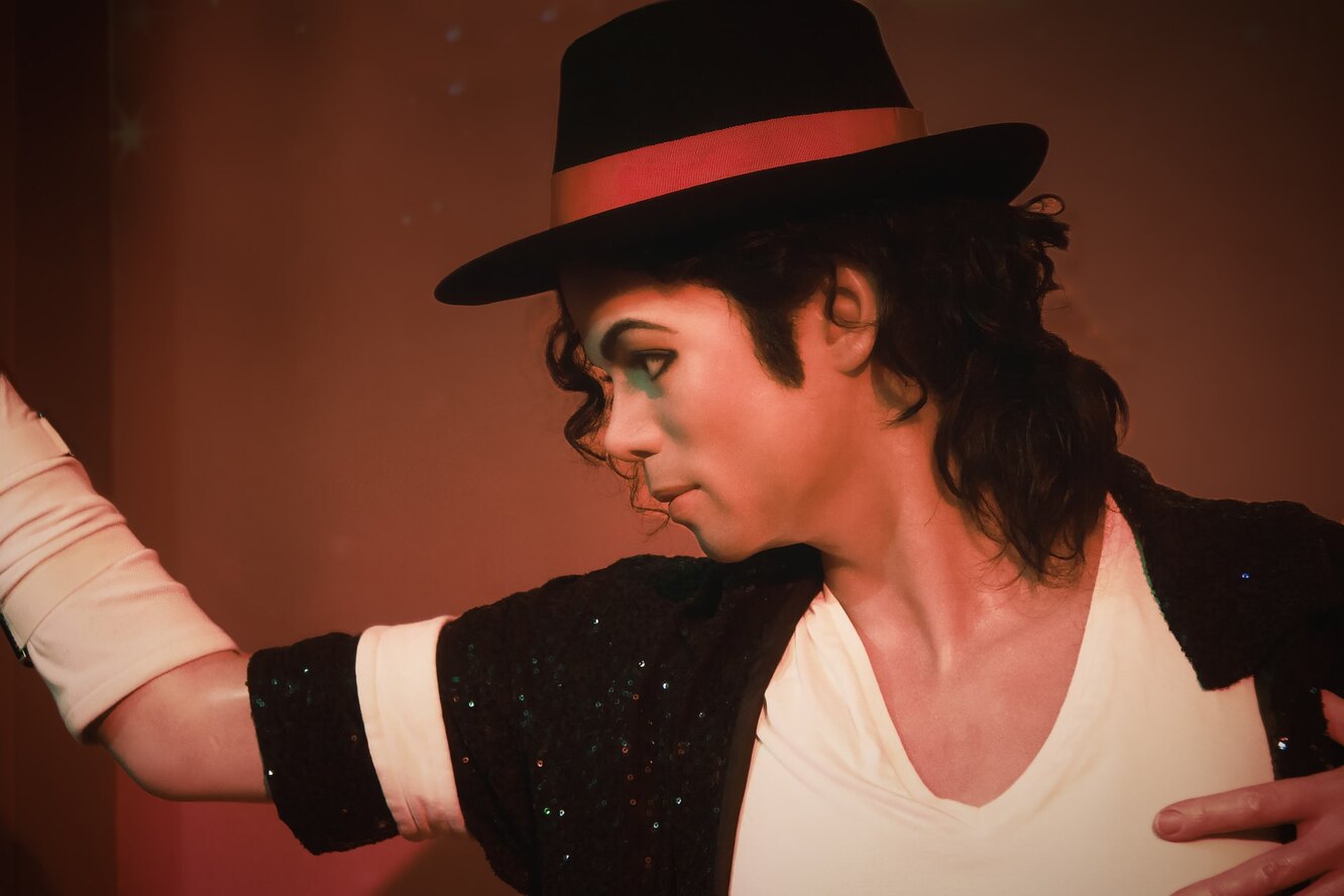 «Black or White»: почему кожа Майкла Джексона стала белой