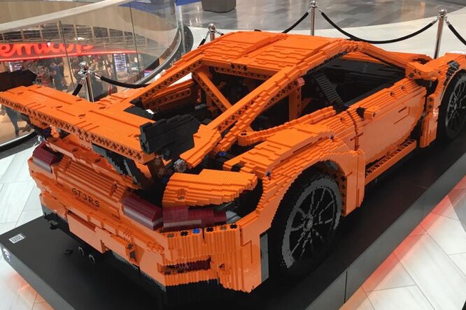 Автомобили и дома: 7 полноразмерных конструкций из LEGO