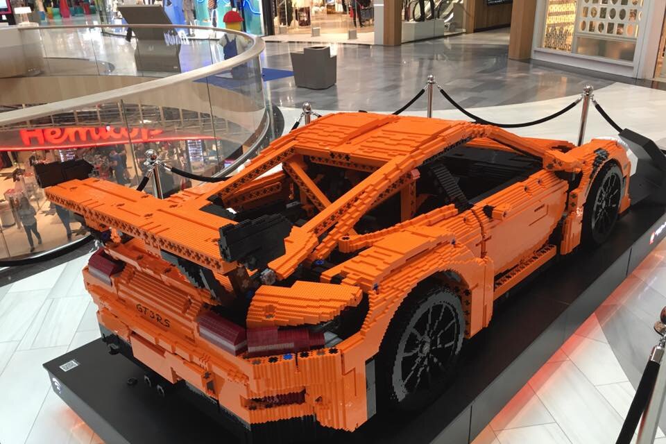 От машины до самолета: 7 невероятных полноразмерных конструкций из LEGO, созданных настоящими умельцами
