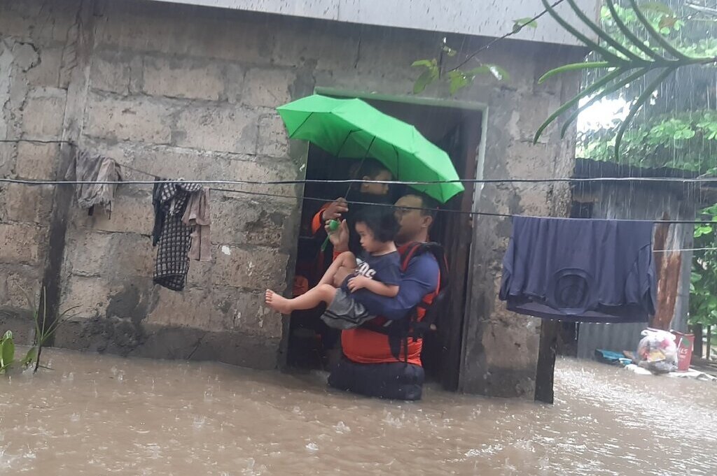 Число жертв рождественских наводнений на Филиппинах достигло 13 человек