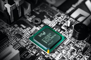 Intel покупает литейное производство, чтобы выйти из кризиса нехватки чипов