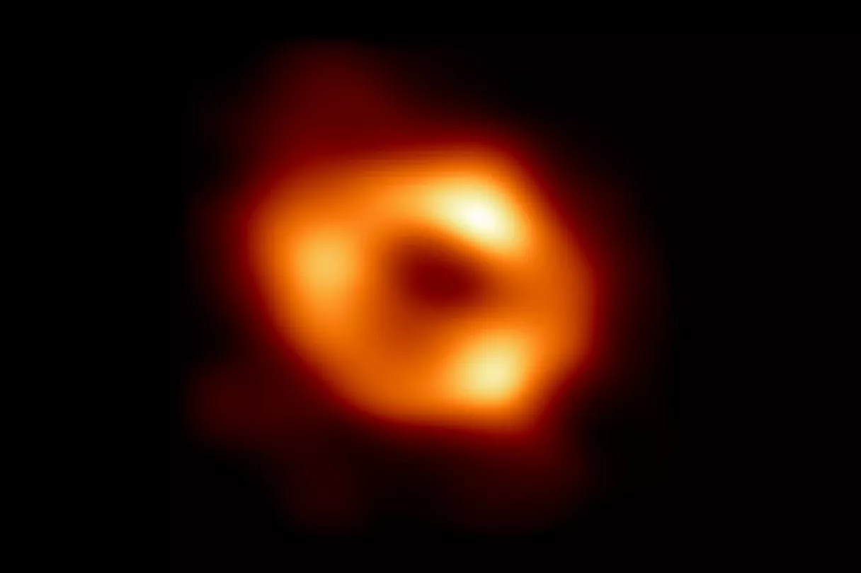 Первая фотография сверхмассивной черной дыры в центре нашей галактики