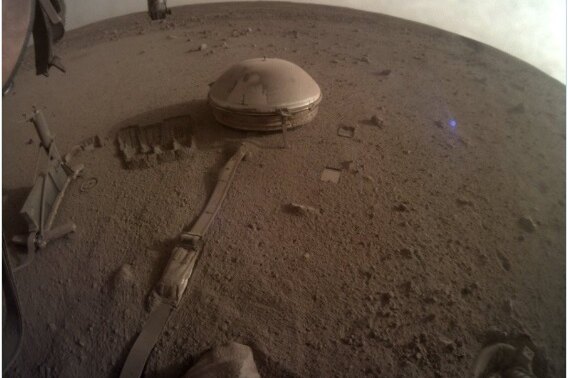 Марсианский сейсмограф InSight прислал прощальное сообщение
