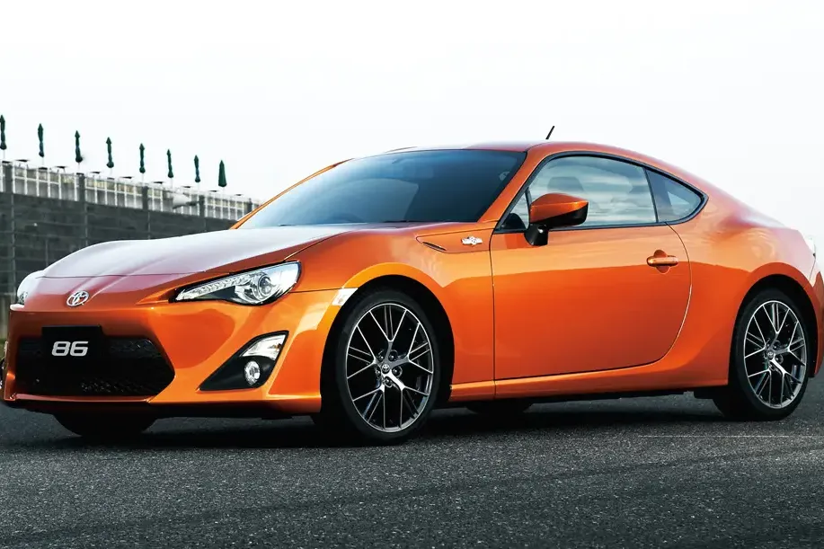 Toyota реставрирует «старые» машины, которым всего 2 года: зачем нужна странная услуга
