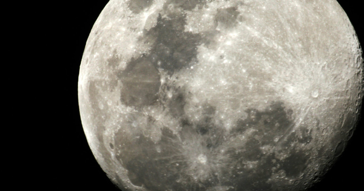 Пожирательница спутников: жуткая теория происхождения Луны