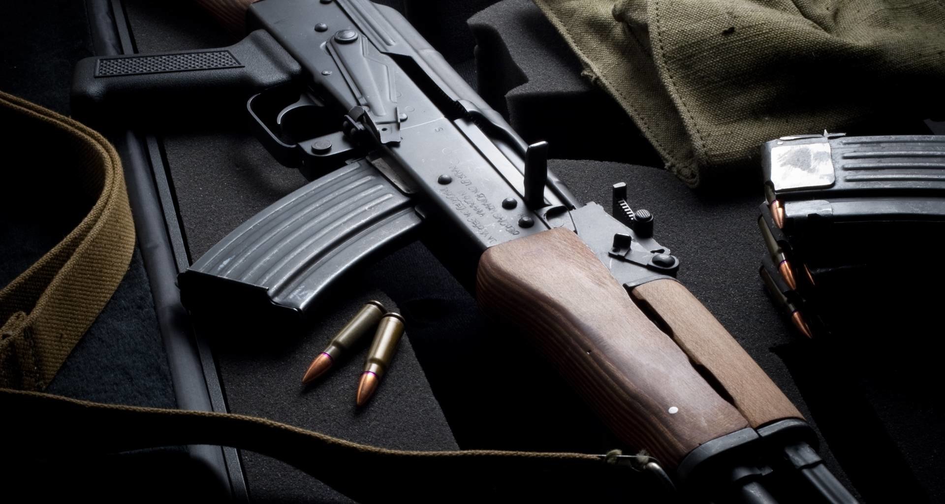 Российский АК-47 против американской M4: чей автомат надежнее