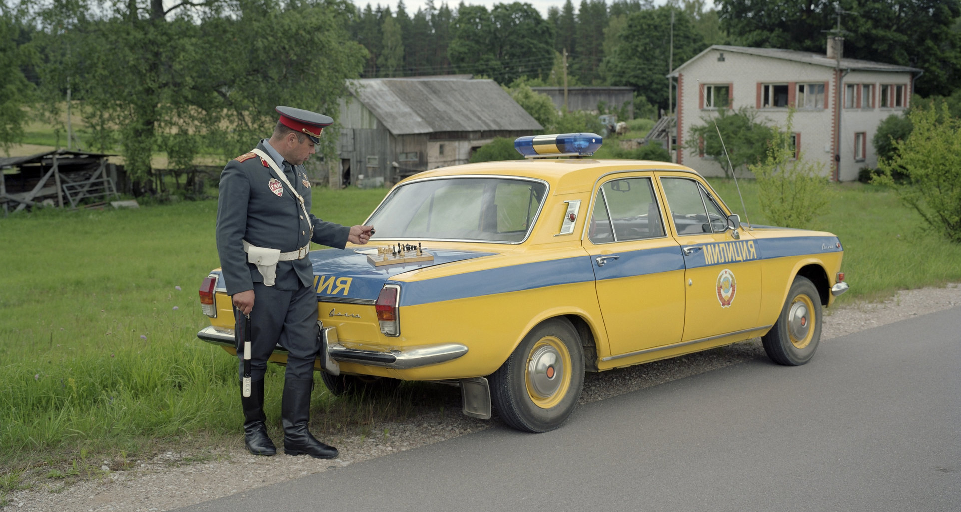 Зачем машины милиции в СССР красили желтой краской