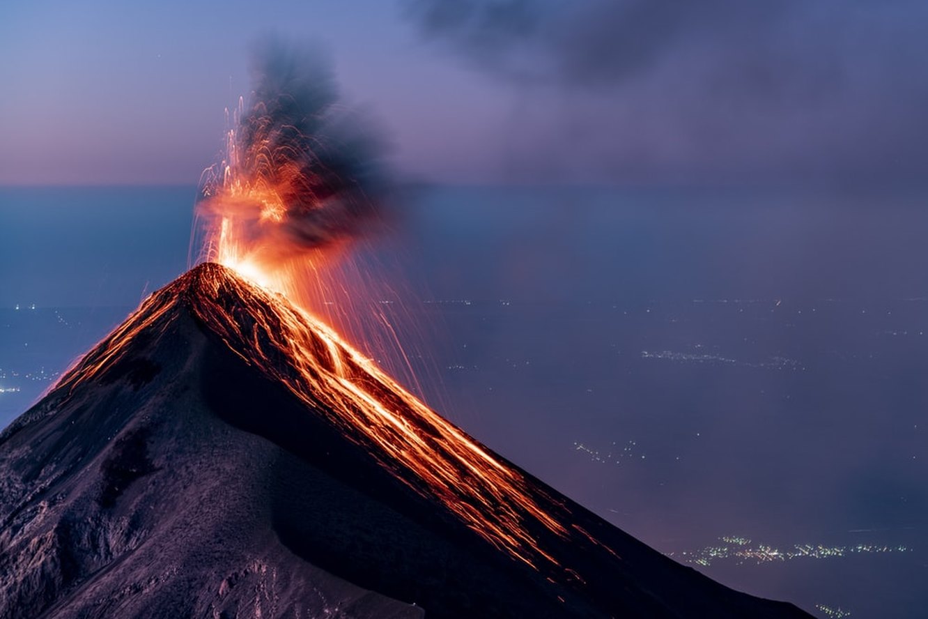 Вспоминаем и содрогаемся: 5 самых впечатляющих извержений вулканов 2021 года