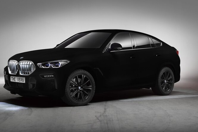 Как BMW покрасила машину в самое чёрное из известных веществ Как BMW покрасила машину в самое чёрное из известных веществ