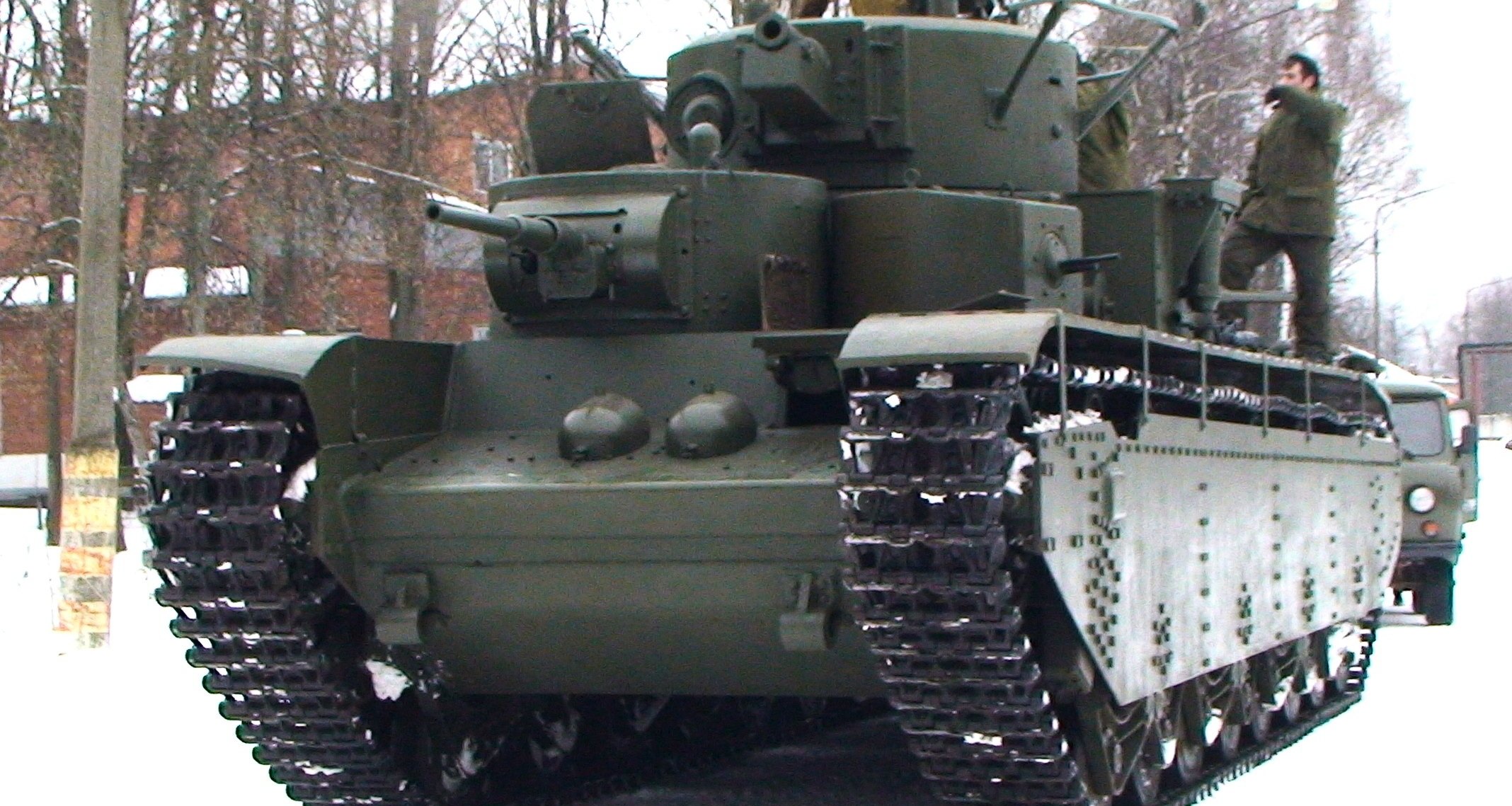 Как ездит советский тяжелый танк Т-35: редкие кадры