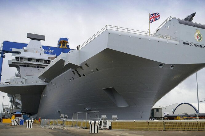 Могучий британский авианосец Queen Elisabeth: королева глобальной политики