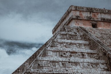 Как археологам удалось расшифровать древние надписи майя