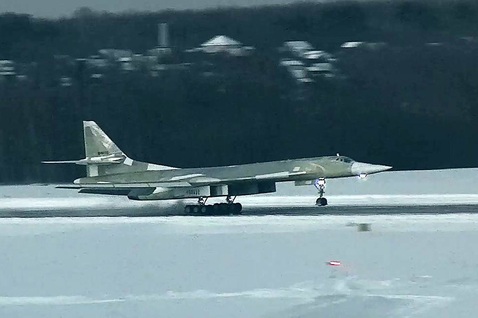 Стратегический бомбардировщик Ту-160М Белый лебедь впервые взлетел после модернизации