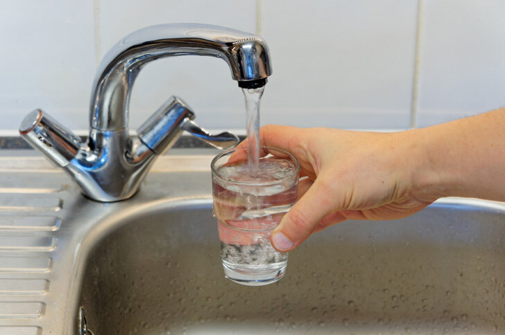 Почему нельзя пить воду из-под крана: после прочтения этой статьи вы больше никогда не сделаете это