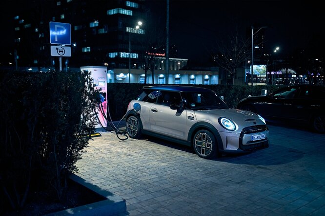 В России появится электромобиль MINI, но купить вы его не сможете. И вот почему В России появится электромобиль MINI, но купить вы его не сможете. И вот почему