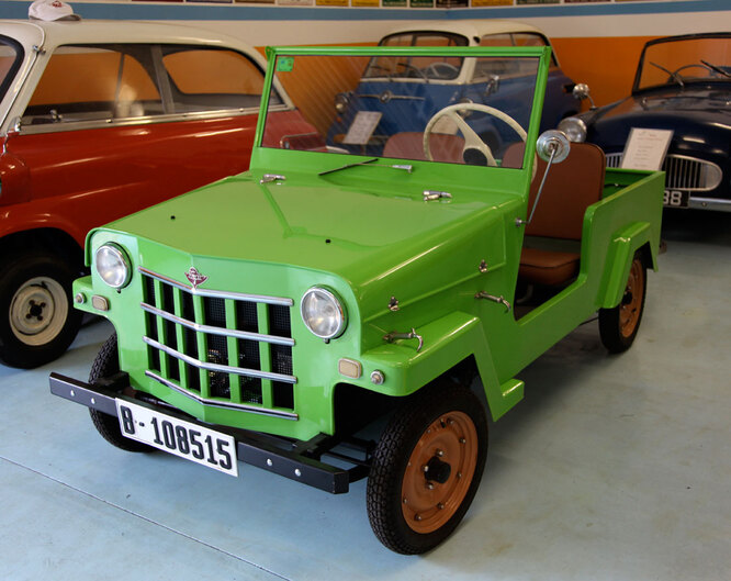 Kapi. Производитель из Барселоны, существовал в 1950-1955 годах. По сути, её модели были миниатюрными копиями известных автомобилей. На, снимке, к примеру, Kapi Jip.