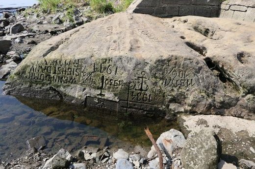 Предвестники катастрофы: в пересохших реках Европы появились голодные камни