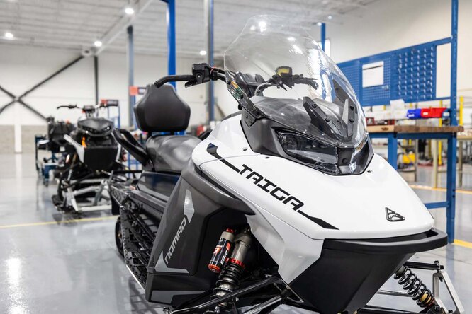 Taiga Motors выпустила мощный электрический снегоход. Он разгоняется до «сотни» за 3 секунды Taiga Motors выпустила мощный электрический снегоход. Он разгоняется до «сотни» за 3 секунды