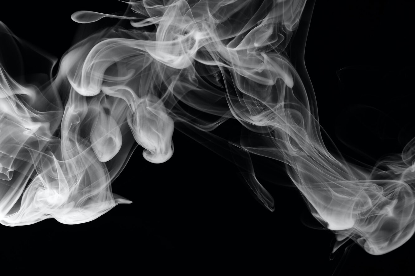 У курящих людей после 50 с большой вероятностью разовьется эта болезнь: врач предупредил об опасности