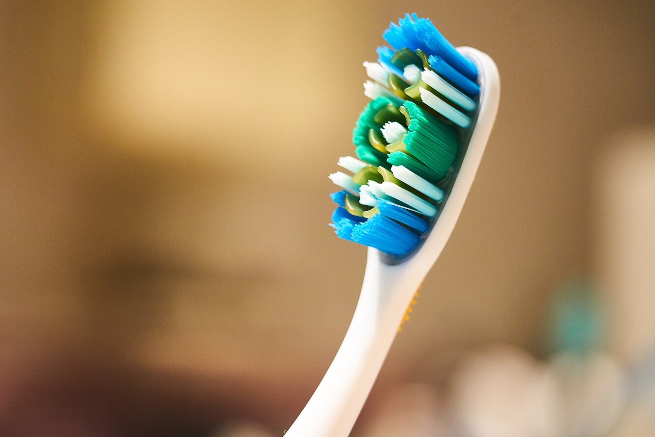 Отставить панику: на зубных щетках нет микрочастиц из унитаза