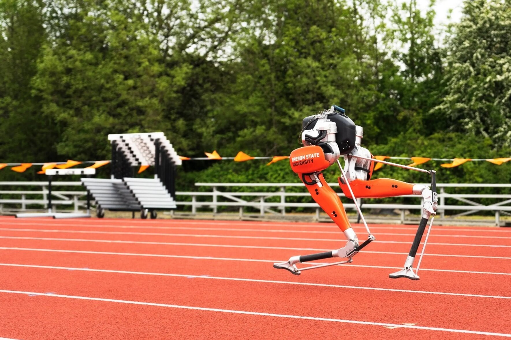Двуногий робот Кэсси поставил мировой рекорд Гиннесса для роботов по бегу на 100 метров