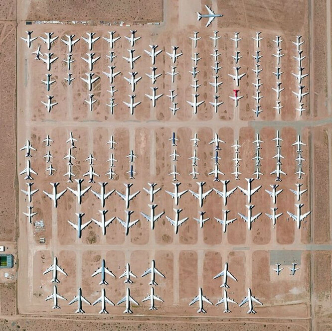 На кладбище самолётов аэропорта Южной Калифорнии (США) хранится более 150 экземпляров