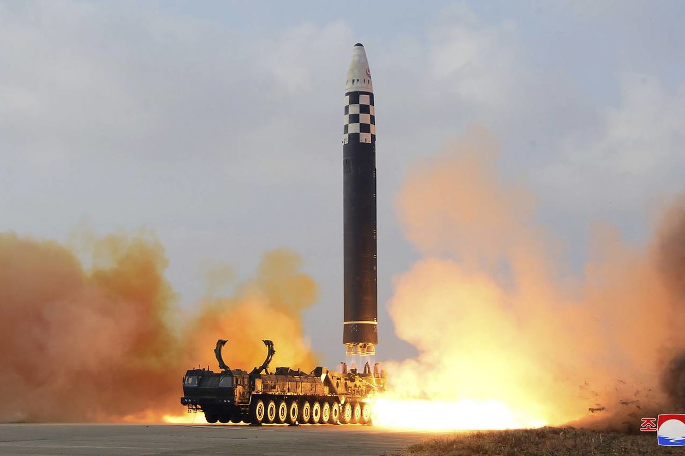 Северная Корея запустила баллистическую ракету. Вот как ответили США и Япония