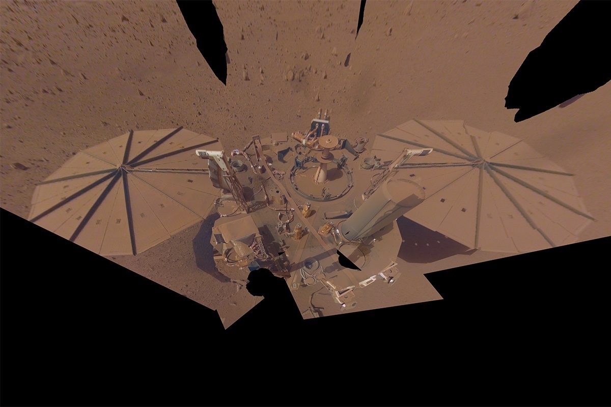 NASA прощается с марсианским модулем InSight