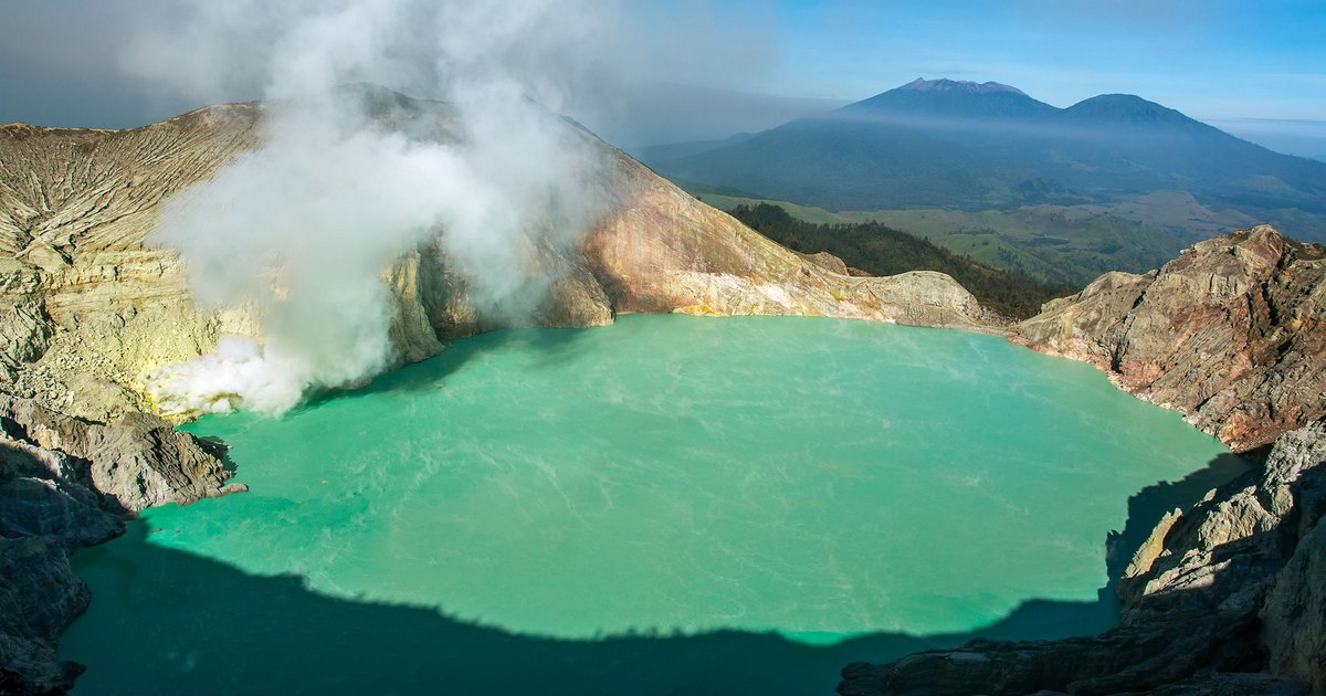 Озеро скелетов и затопленная шахта: 10 самых атмосферных и мрачных озер на Земле
