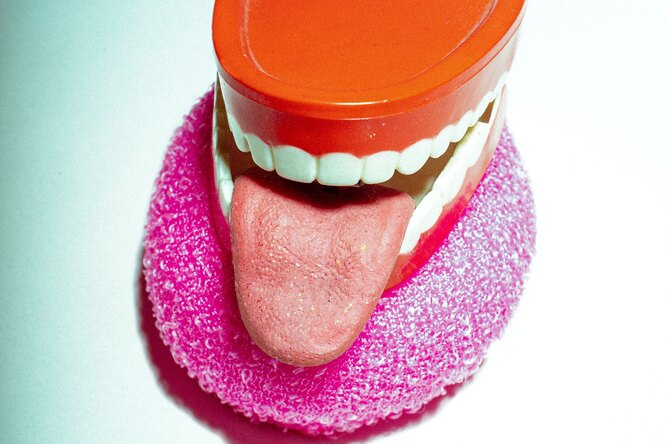 Необычный медицинский случай: у мужчины выросли волосы на языке. Как такое возможно?