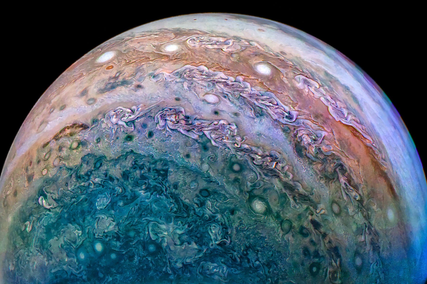 NASA показало, как выглядит реальный цвет Юпитера. Кадры могут разочаровать вас