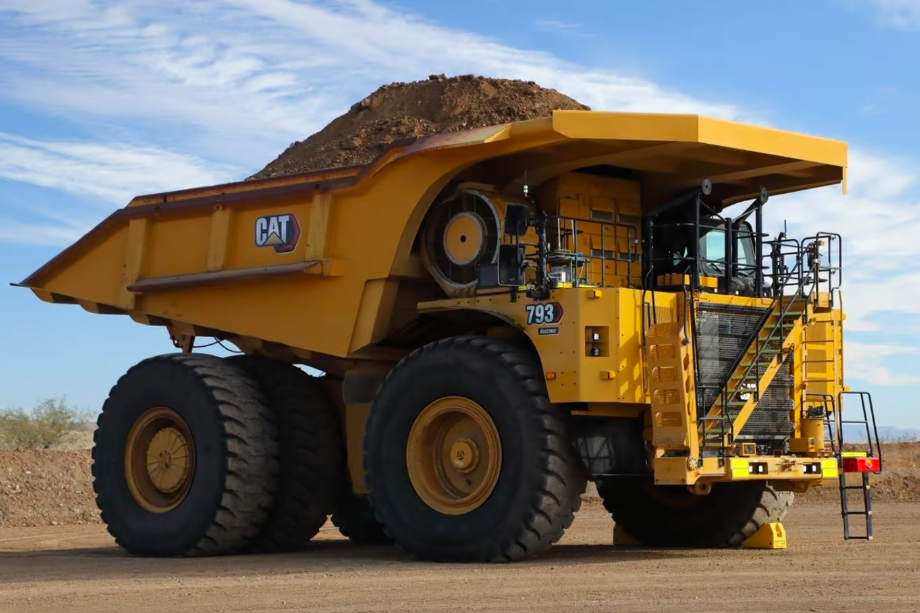 Caterpillar показала первый полностью электрический карьерный самосвал: а с виду и не скажешь!