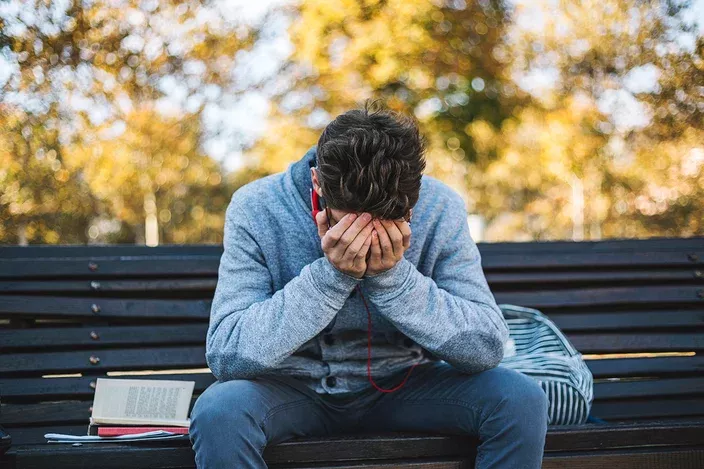 Почему мы постоянно грустим: 7 простых причин, которые могут здорово отравить нам жизнь