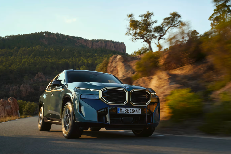 Посмотрите на BMW XM мощнейший гибридный кроссовер