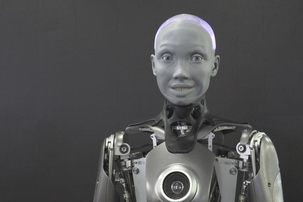 Видео: робот-гуманоид с пугающе реалистичной мимикой научился общаться с людьми благодаря языковой модели GPT-3