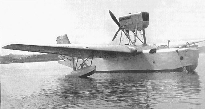 МБР-2 (1932), первая летающая лодка Георгия Бериева. 29-летний Бериев только-только был назначен в авиаконструкторскую группу приглашённого в СССР француза Поля Эме Ришара. Но Ришар вернулся на родину, не дожидаясь окончания контракта, и, по сути, разработка первой советской летающей лодки легла на молодого инженера Бериева. С задачей он справился. Первый полёт МБР-2 совершила 31 мая 1932 года, всего было выпущено 1365 экземпляров.