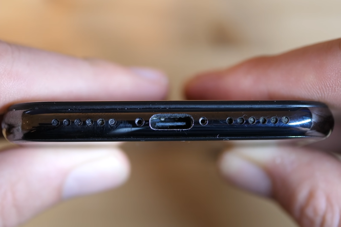Первый в мире iPhone с функционирующим разъемом USB-C выставлен на аукционе Первый в мире iPhone с функционирующим разъемом USB-C выставлен на аукционе
