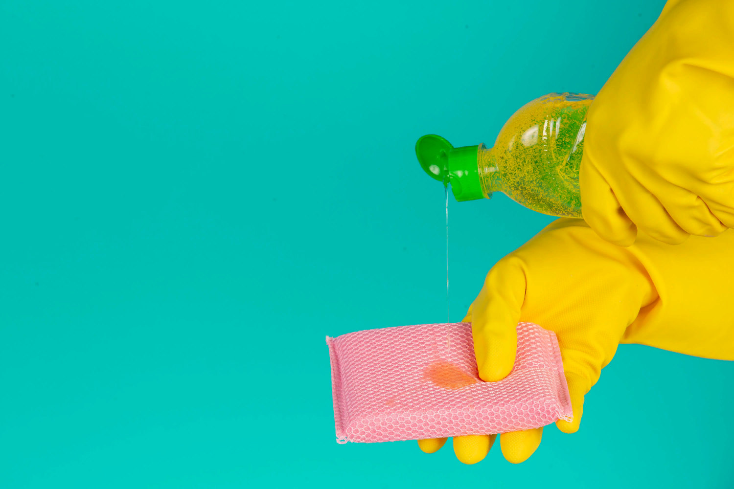 Самый полезный продукт в быту: 9 гениальных применений жидкости для мытья посуды