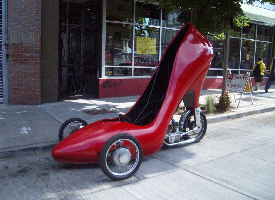 Red Stiletto: кто и зачем создал фантастический автомобиль-туфлю