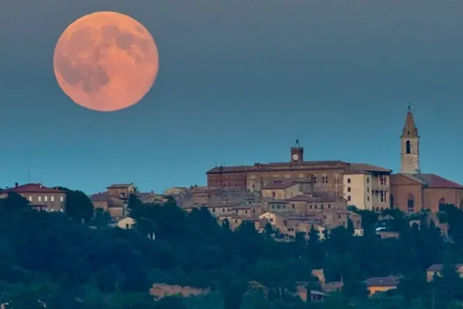 Кровавая Луна: каким было первое лунное затмение в этом году