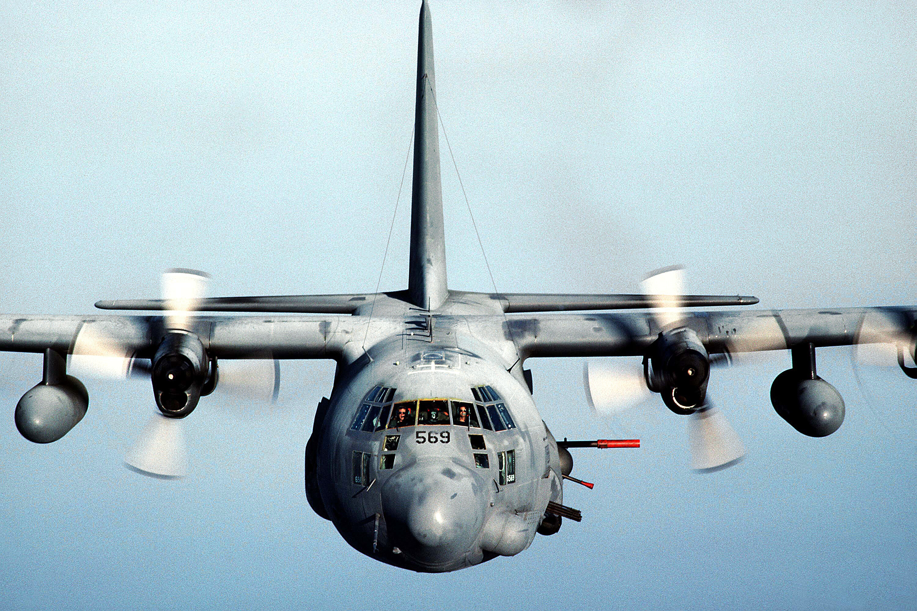 AC-130: боевой самолет с настоящей 105-миллиметровой гаубицей