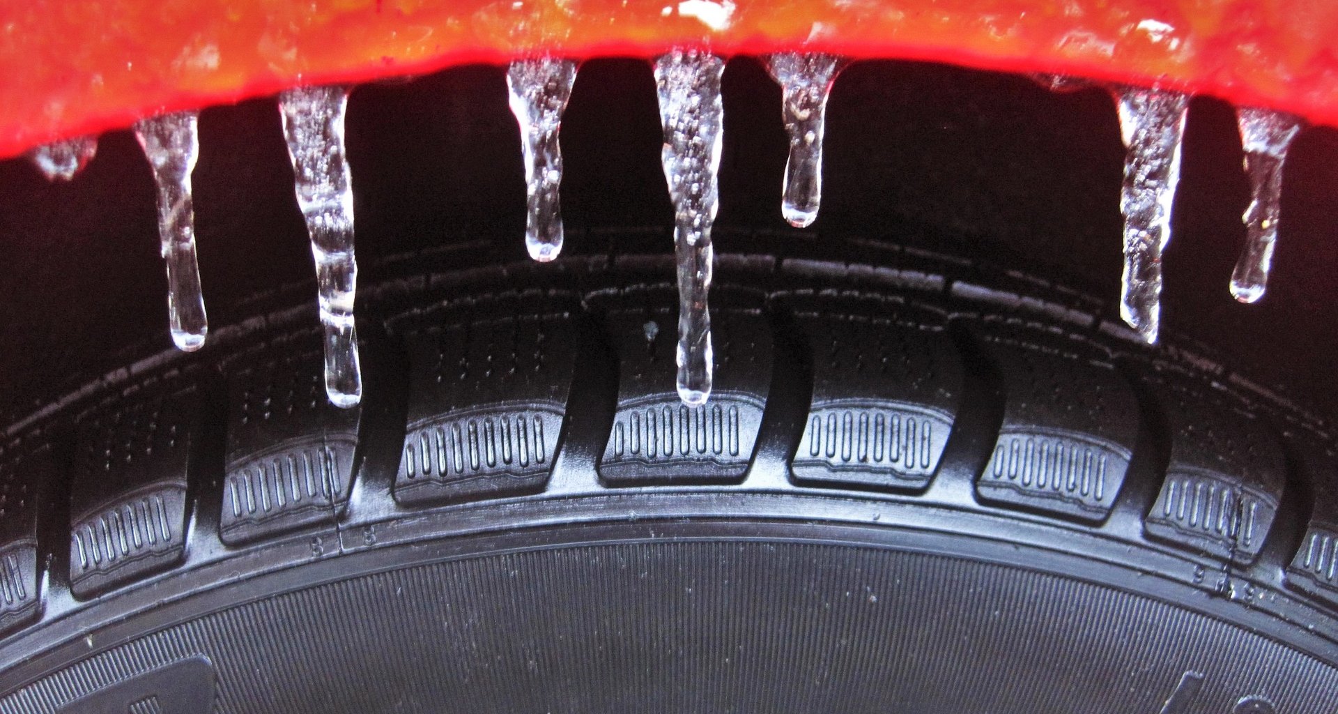 Почему опытные мастера советуют перекачивать шины зимой