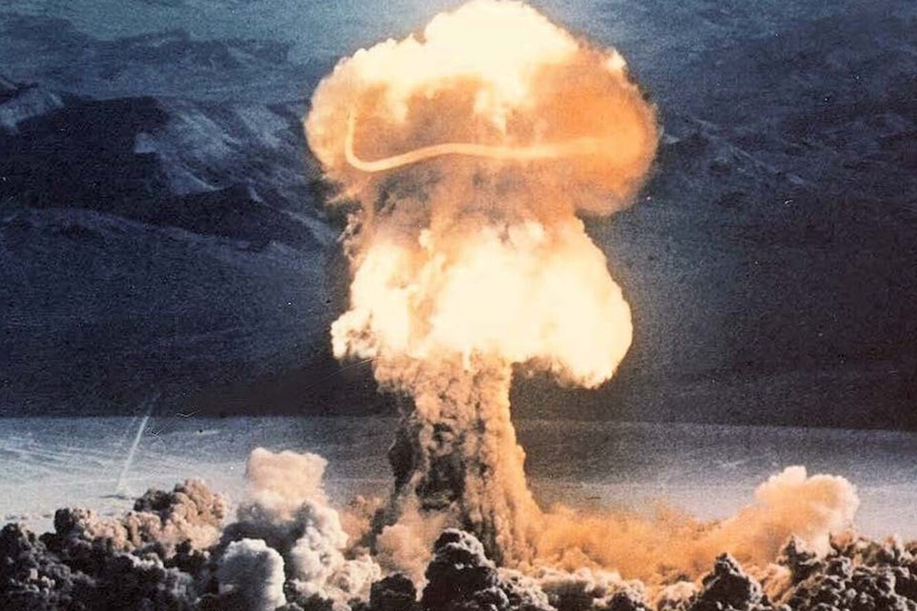 Почему ядерный взрыв выглядит как огромный гриб на ножке