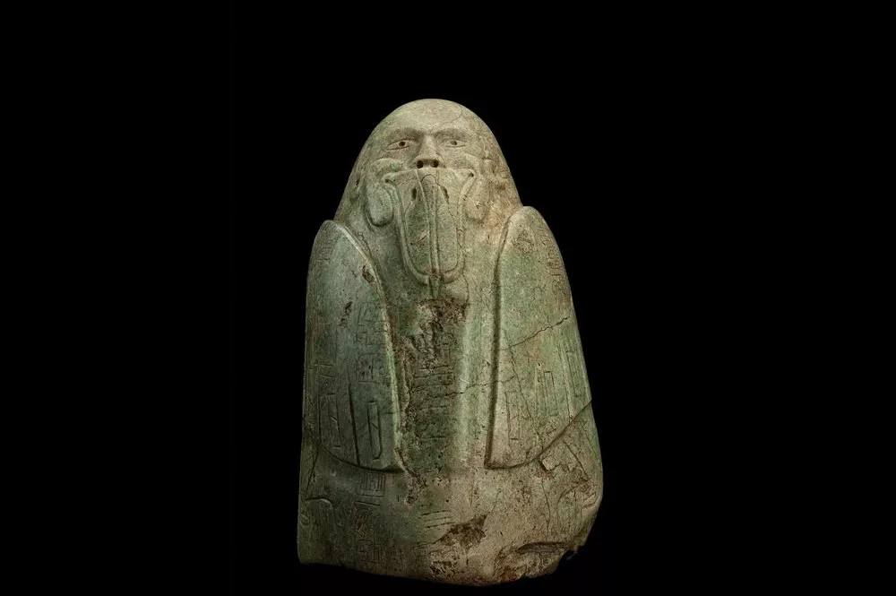 Этой статуэтке 1800 лет письмена на ней не удавалось расшифровать больше 100 лет