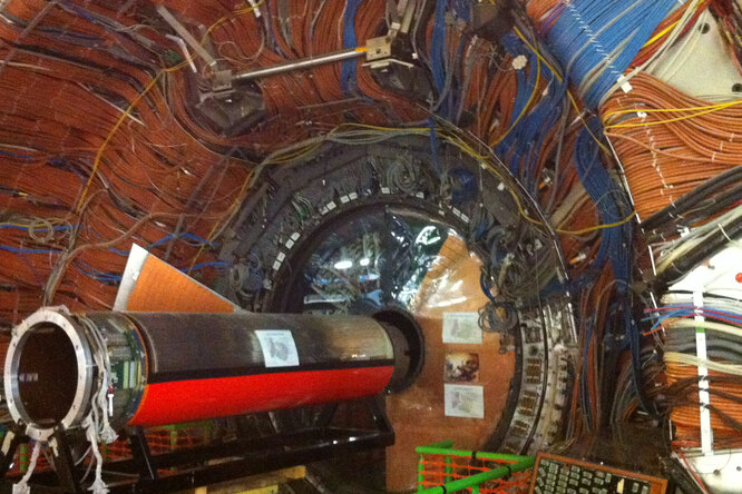 Физики из CERN открыли необычную частицу Физики из CERN открыли необычную частицу