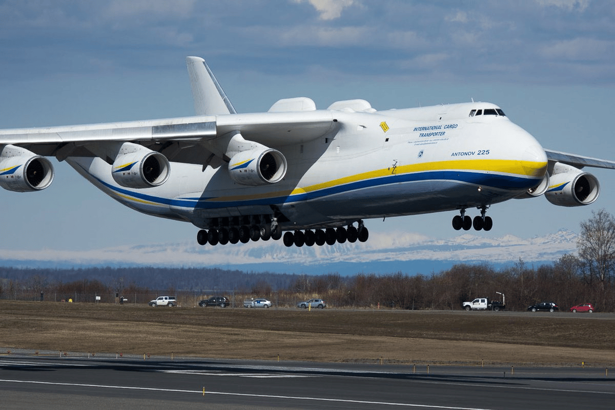 В Украине планируют восстановить самый большой самолет в мире Ан-225 Мрия