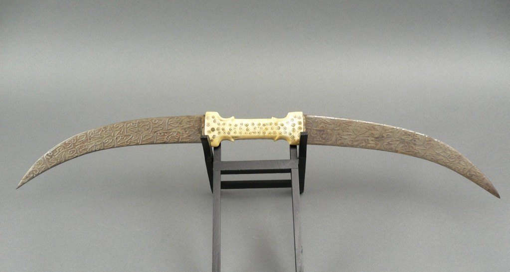 Древний напалм и кастеты для ниндзя: 10 экзотических образцов старинного оружия