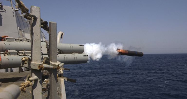 Как американские торпеды охотятся на подлодки: уникальные кадры подводного столкновения